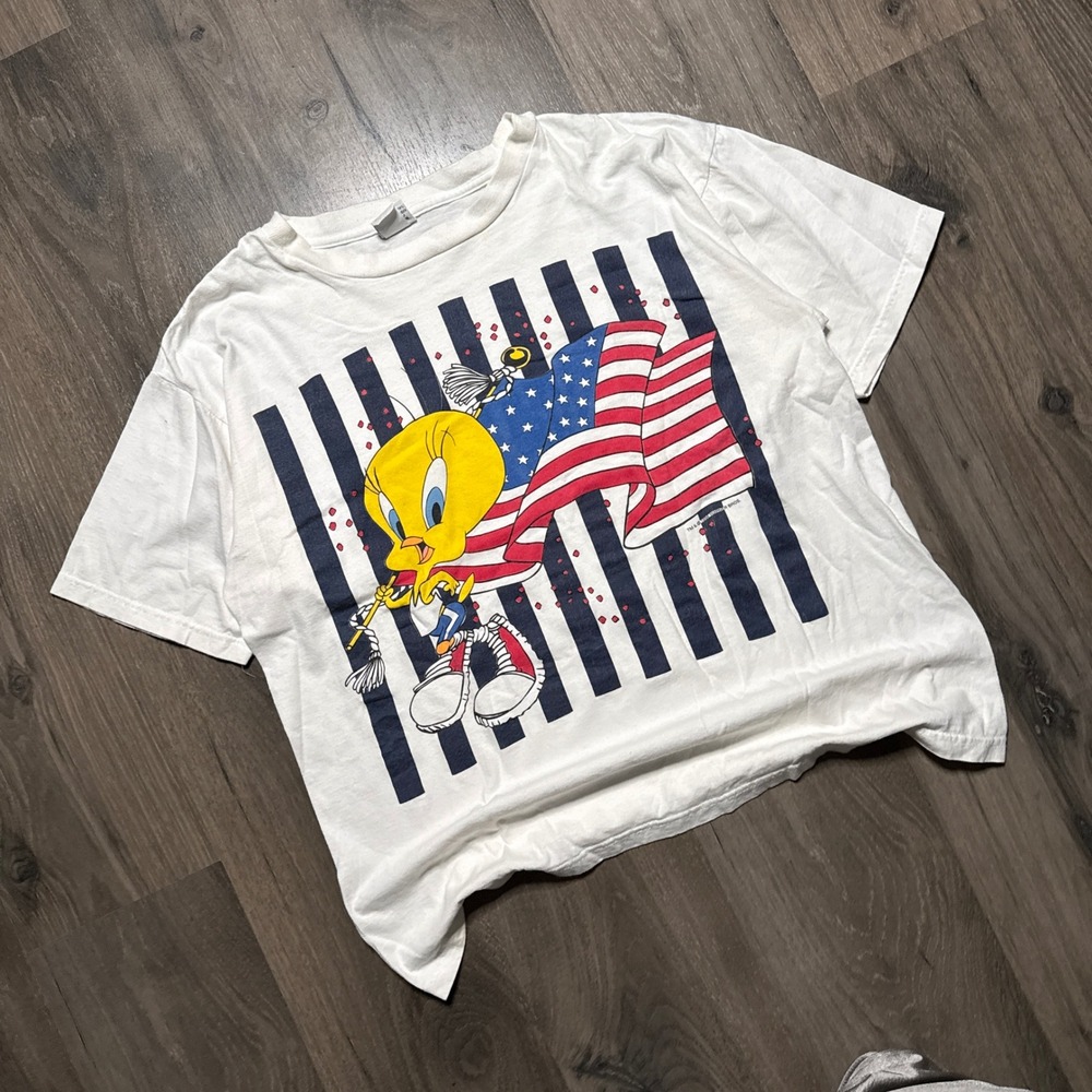 Vintage 1996 Looney Tunes Tweety Bird American Flag Jumping Cartoon Tee Size L